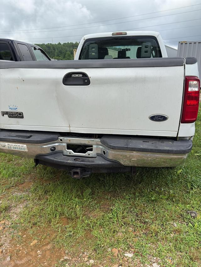 Image of Ford F-250 equipment image 3