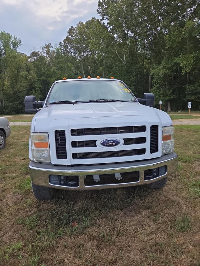 Image of Ford F-250 equipment image 2