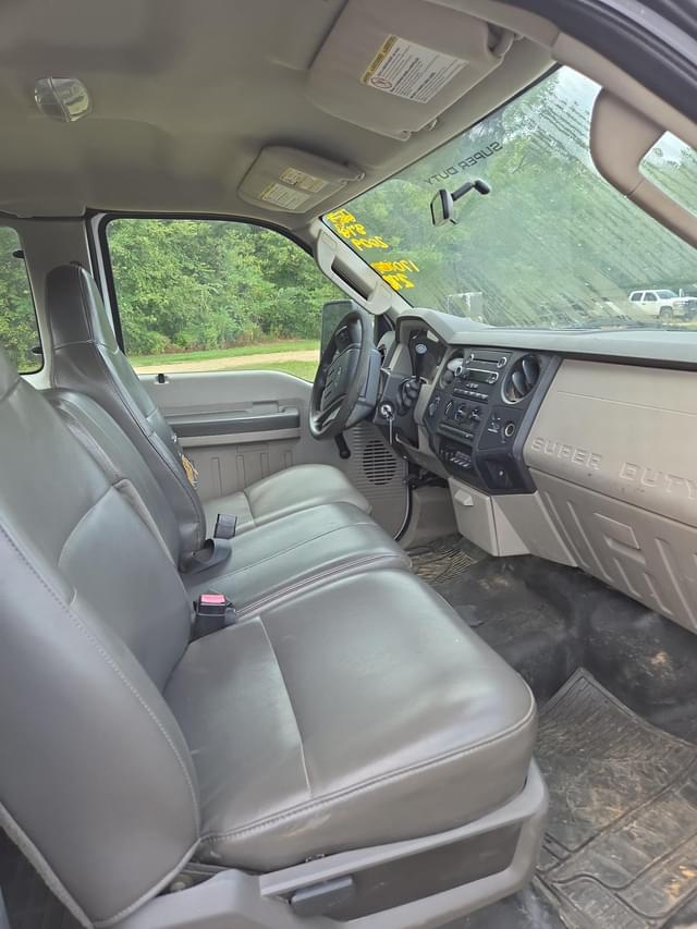 Image of Ford F-250 equipment image 4