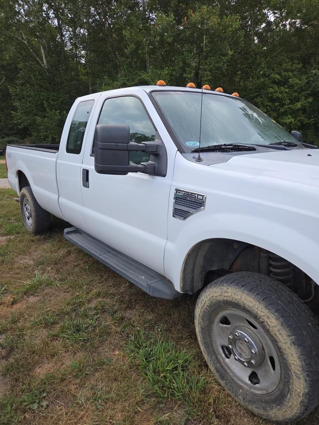 Image of Ford F-250 equipment image 3