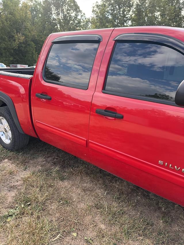 Image of Chevrolet Silverado equipment image 4