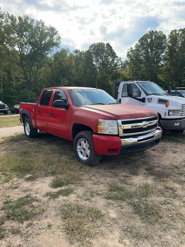 Image of Chevrolet Silverado equipment image 2