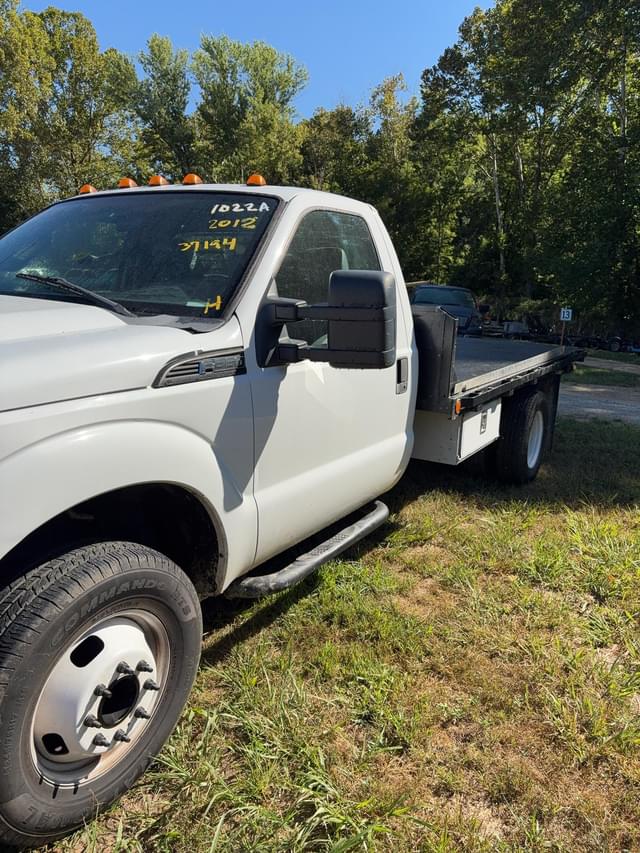 Image of Ford F-350 equipment image 2