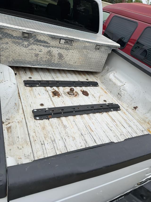 Image of Ford F-250 equipment image 3