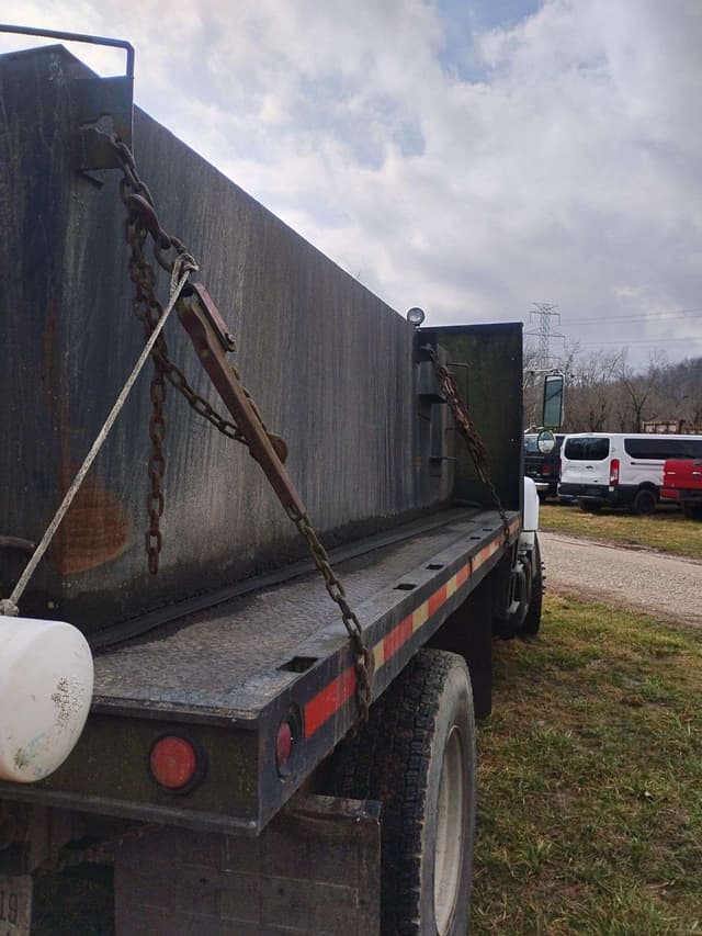 Image of Chevrolet C6500 equipment image 3