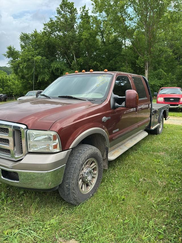 Image of Ford F-350 equipment image 2