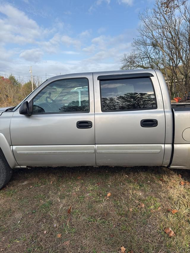 Image of Chevrolet Silverado equipment image 4