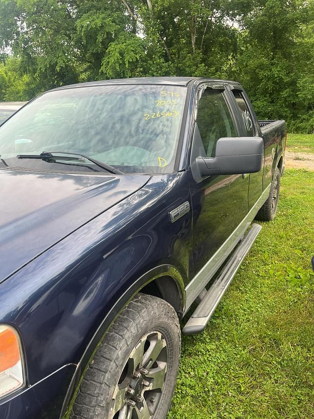 Image of Ford F-150 equipment image 1