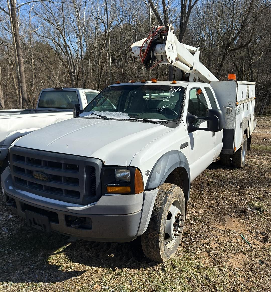 Image of Ford F-450 Primary image