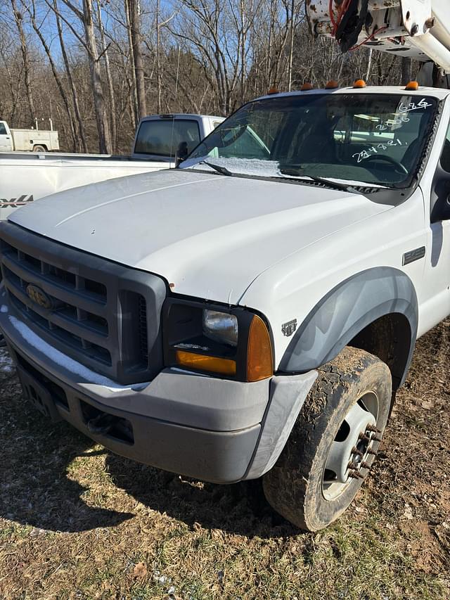 Image of Ford F-450 equipment image 2