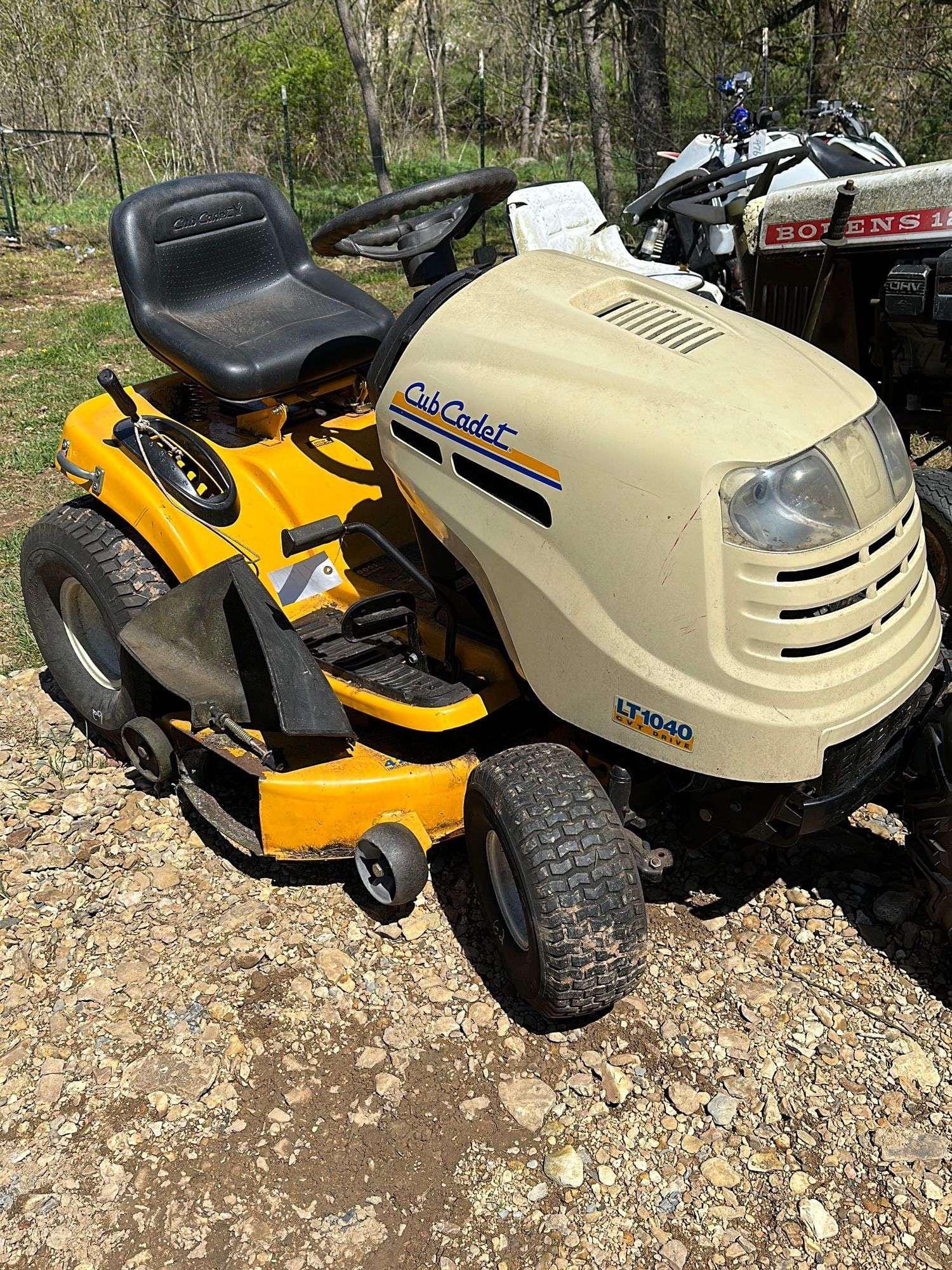 Main image Cub Cadet LT1040