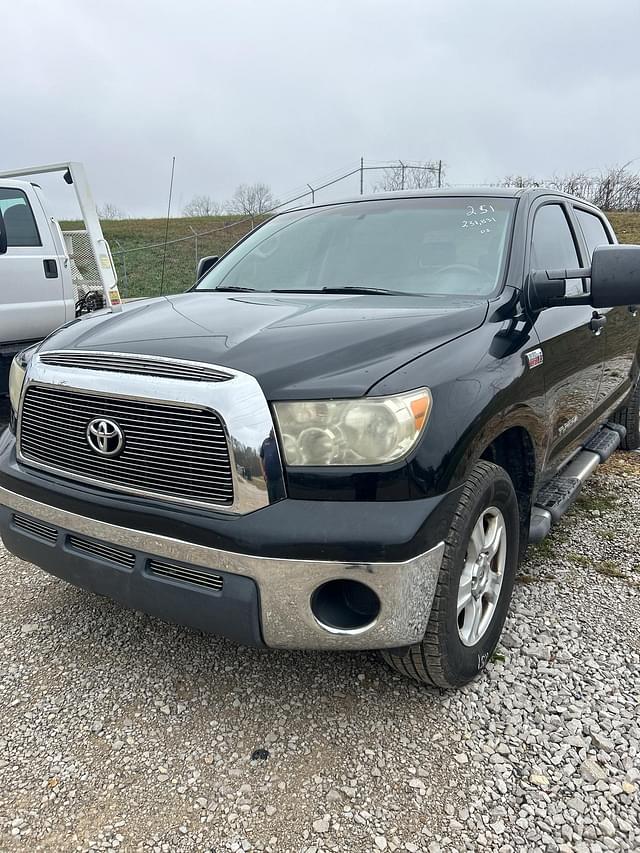 Image of Toyota Tundra SR5 equipment image 1