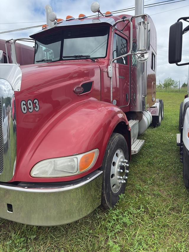 Image of Peterbilt 386 equipment image 1