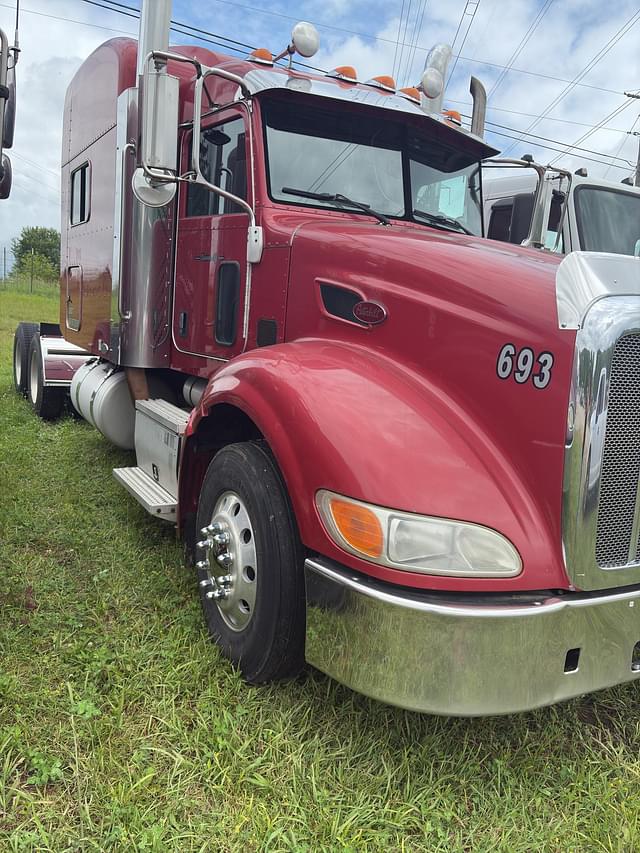 Image of Peterbilt 386 equipment image 2