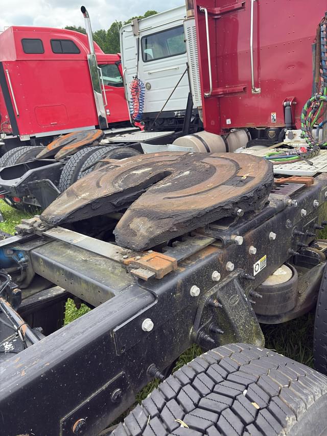 Image of Peterbilt 386 equipment image 4