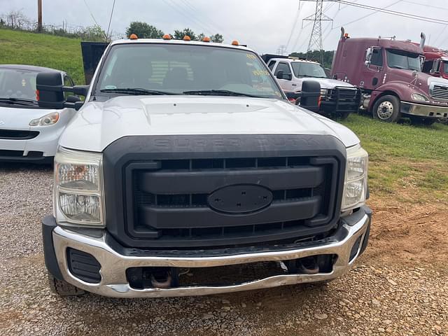 Image of Ford F-550 equipment image 4