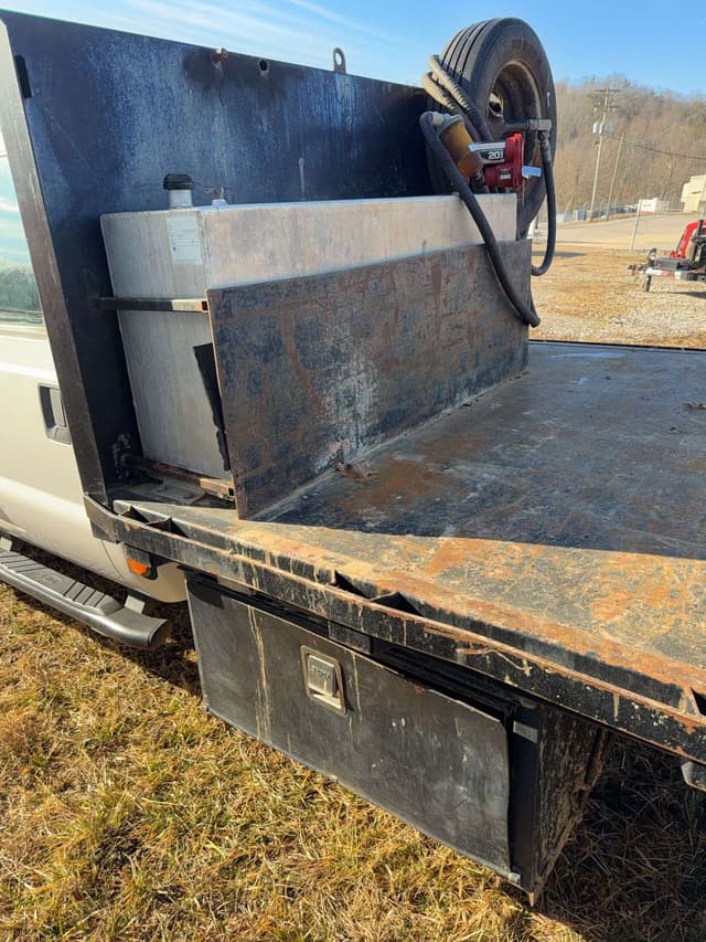 Image of Ford F-450 equipment image 4