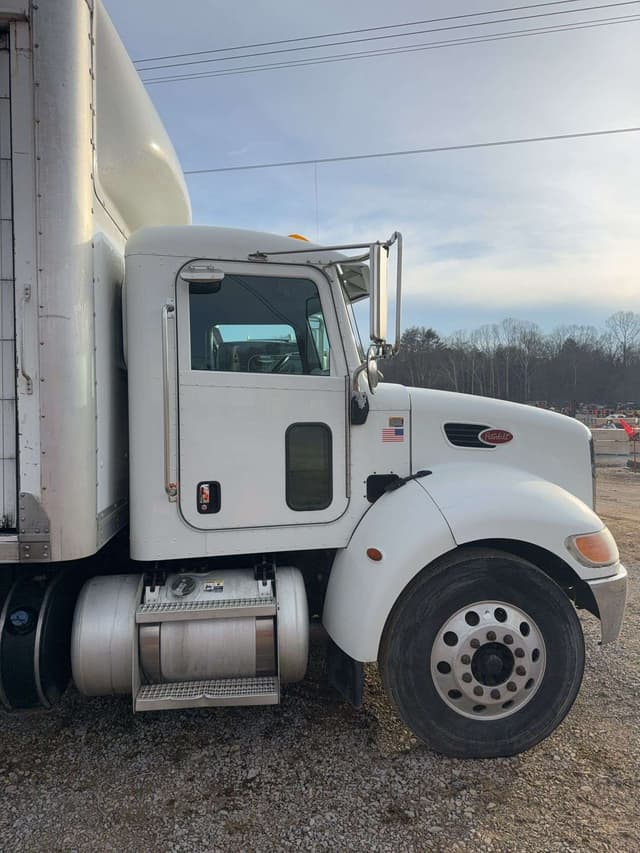 Image of Peterbilt 337 equipment image 3