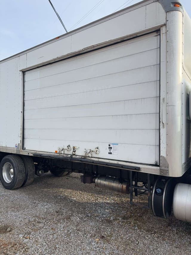 Image of Peterbilt 337 equipment image 4