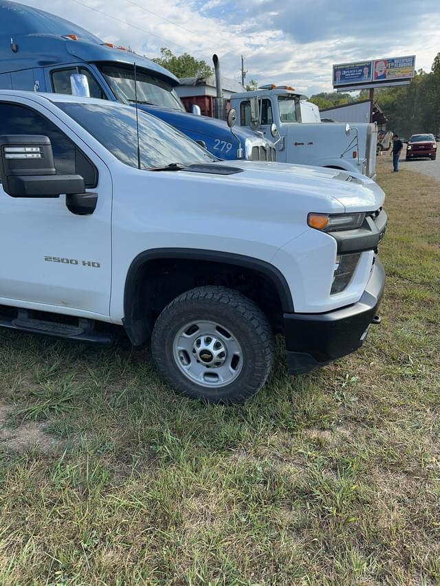 Image of Chevrolet Silverado equipment image 3
