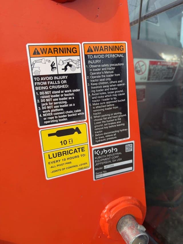 Image of Kubota M4-071 equipment image 4