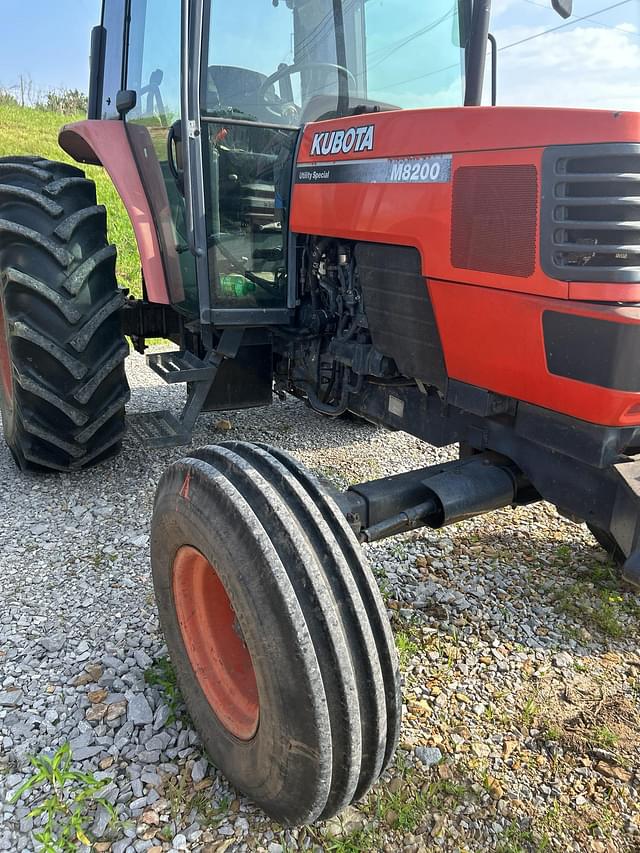 Image of Kubota M8200 equipment image 3
