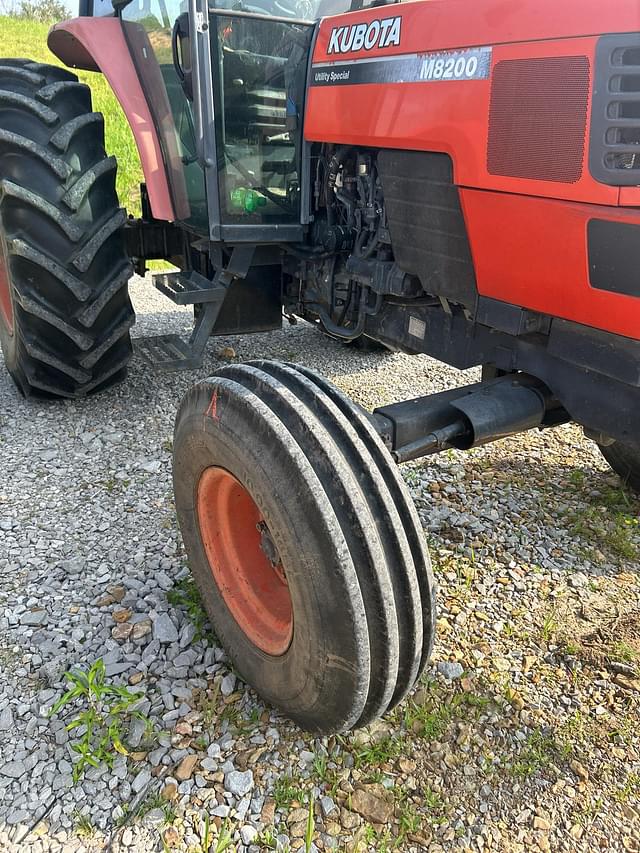 Image of Kubota M8200 equipment image 4