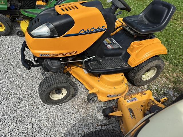 Image of Cub Cadet i1050 equipment image 3