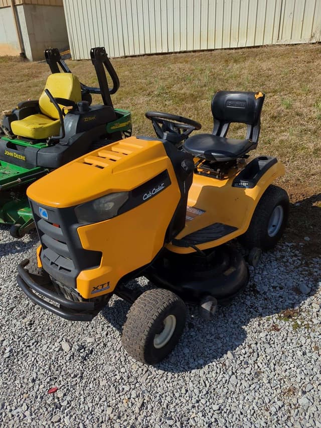 Image of Cub Cadet XT1 LT42 equipment image 1