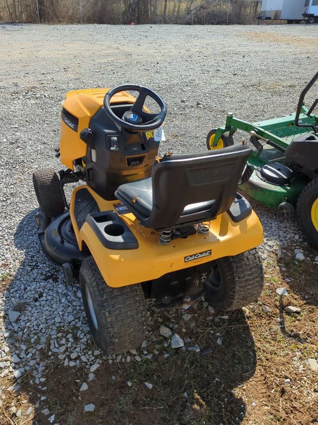Image of Cub Cadet XT1 LT42 equipment image 2