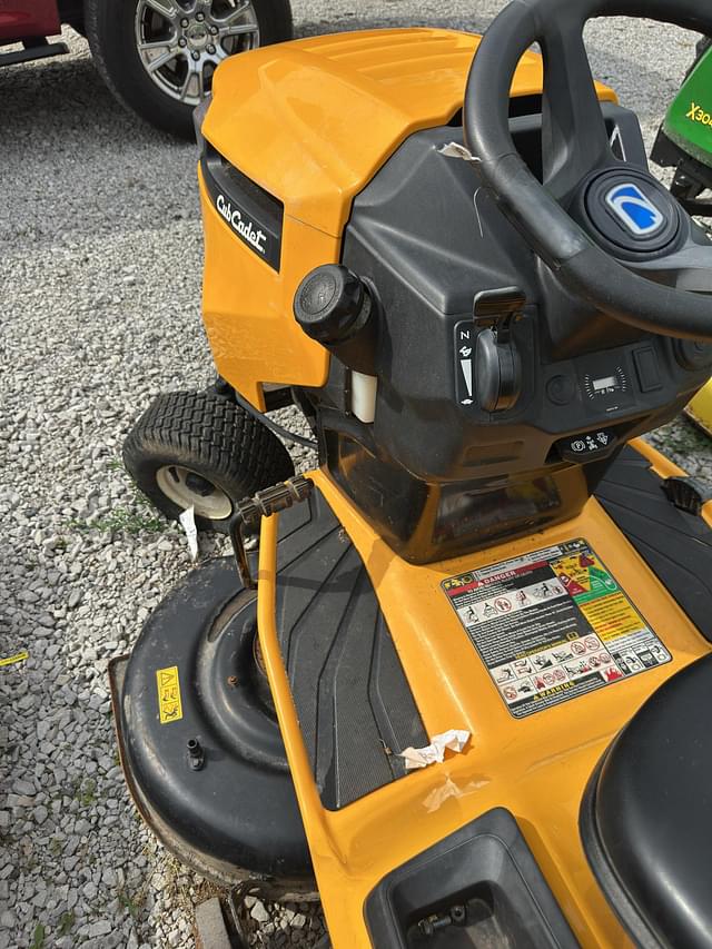 Image of Cub Cadet XT1 equipment image 4