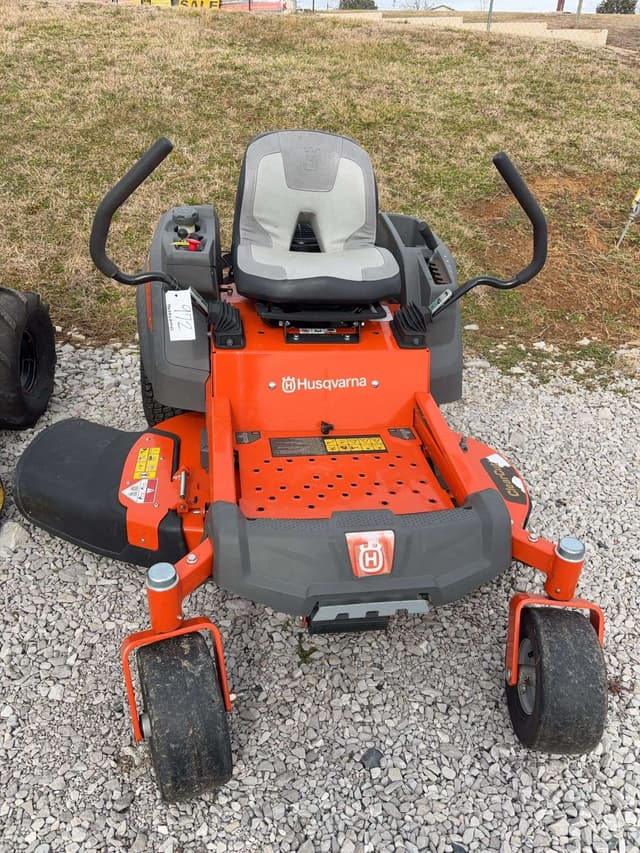 Image of Husqvarna Z242F equipment image 1