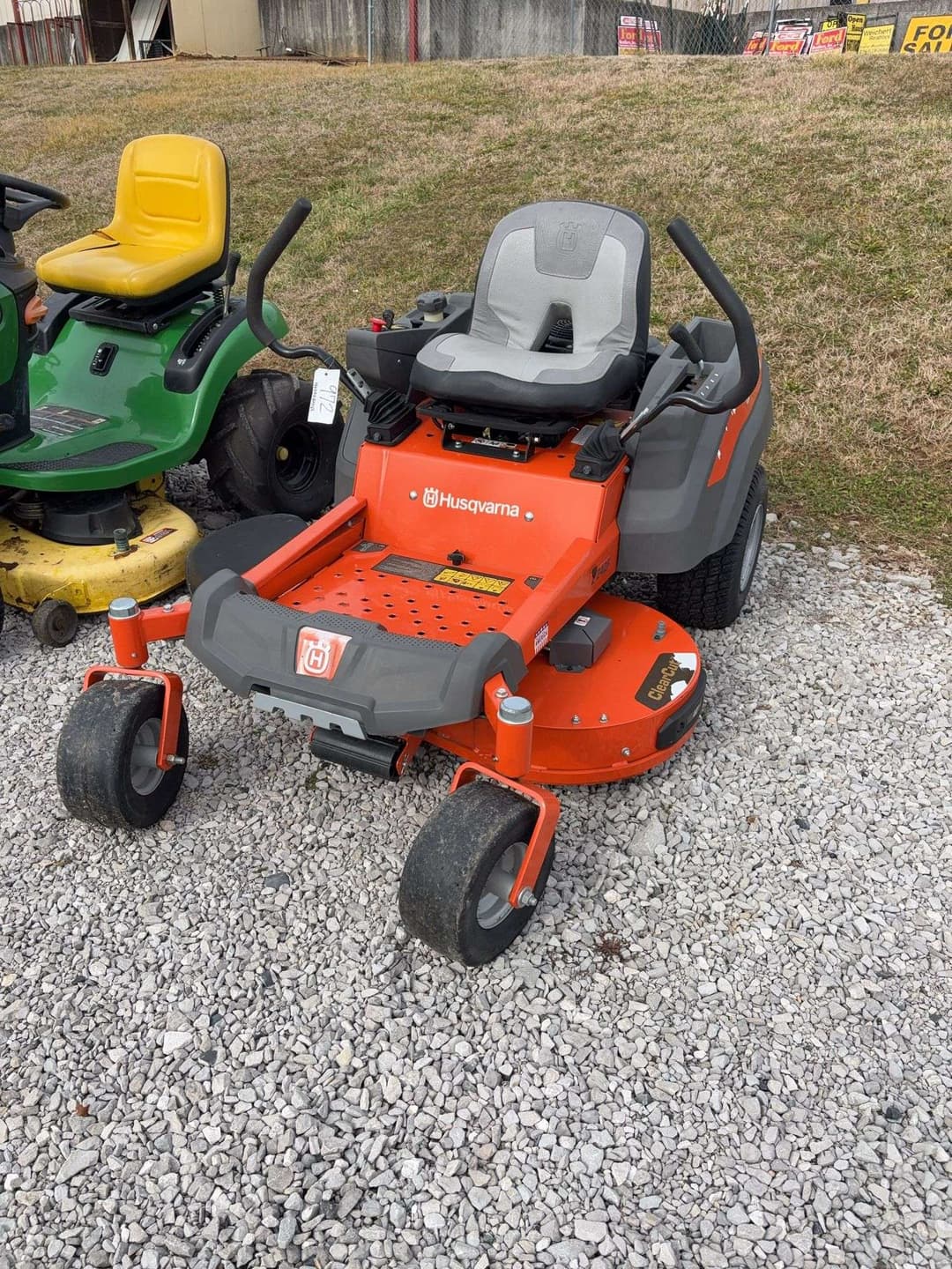 Image of Husqvarna Z242F Primary image