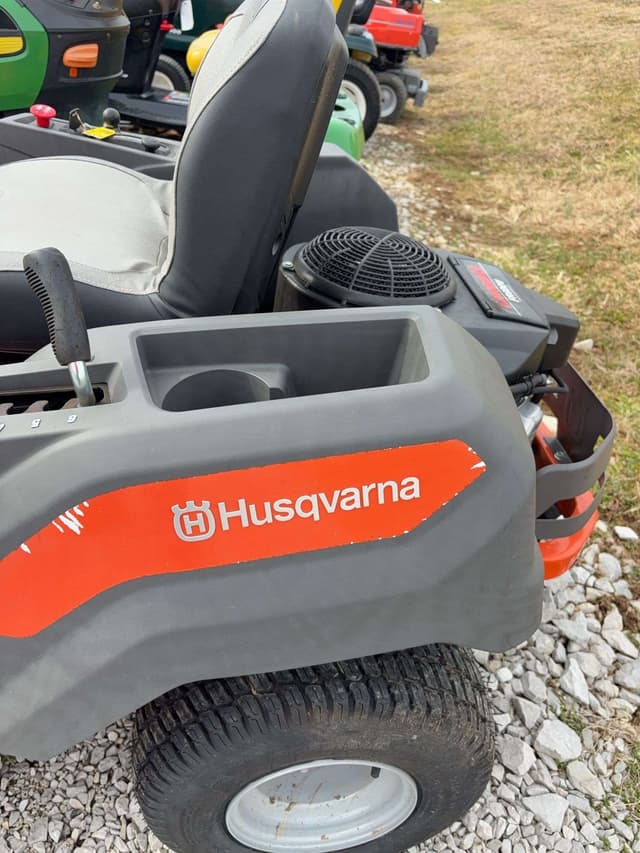 Image of Husqvarna Z242F equipment image 2