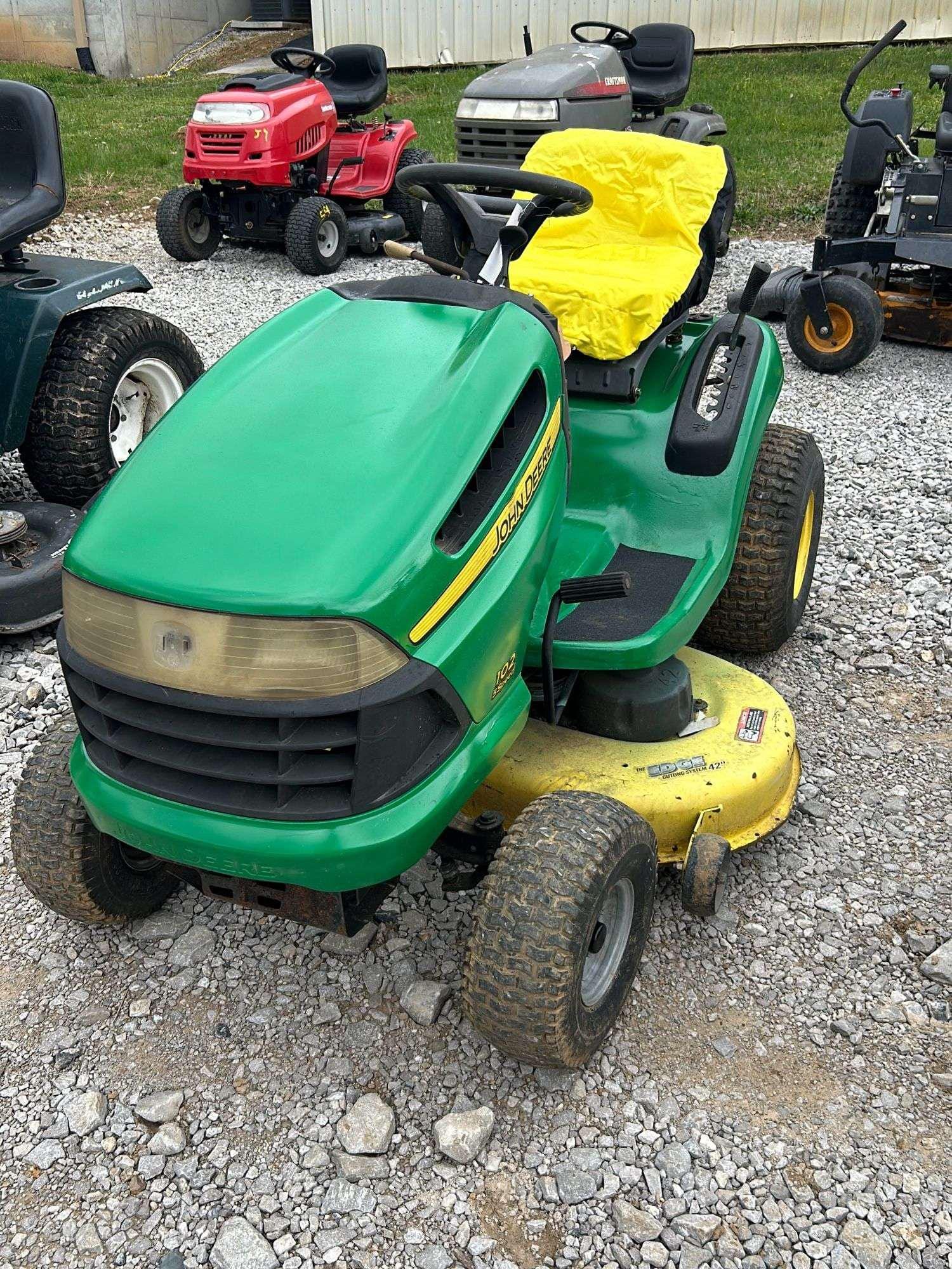 Main image John Deere 102