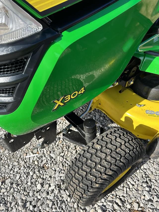 Image of John Deere X304 equipment image 3