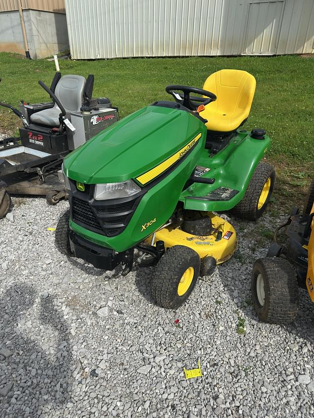 Image of John Deere X304 equipment image 1