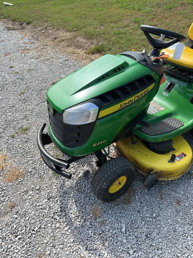 Image of John Deere S240 equipment image 2
