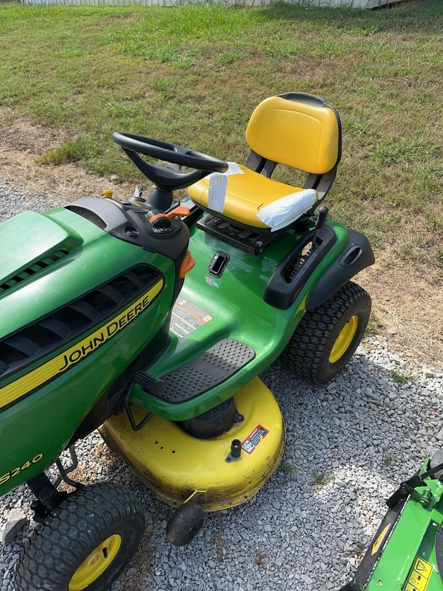Image of John Deere S240 equipment image 3
