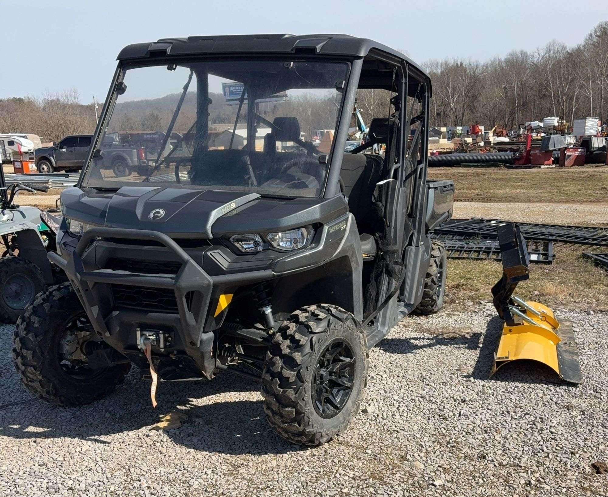 2022 Can-Am Defender Equipment Image0
