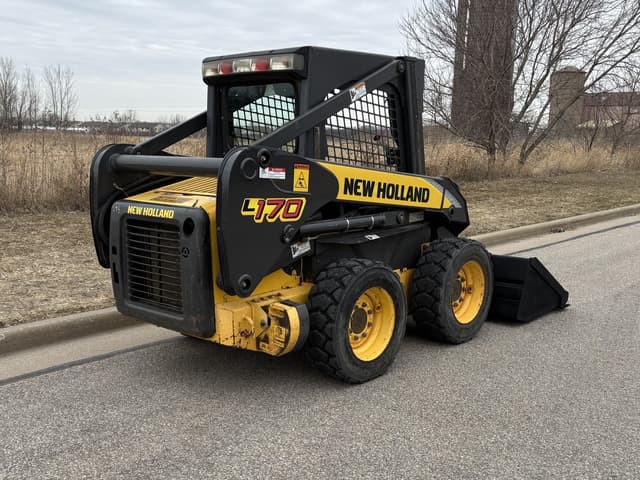 Image of New Holland L170 equipment image 2