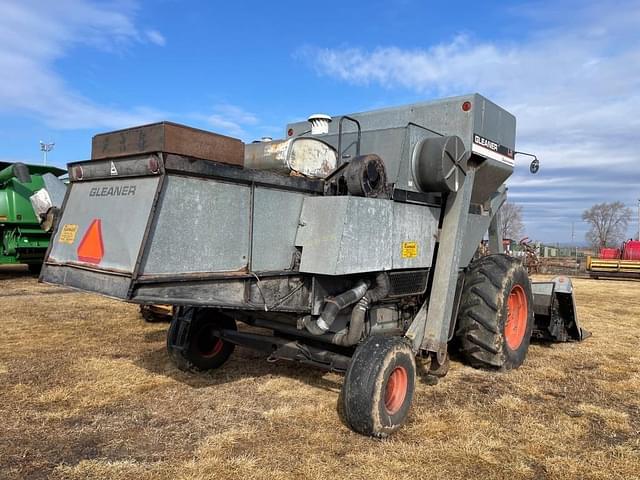 Image of Gleaner L2 equipment image 4