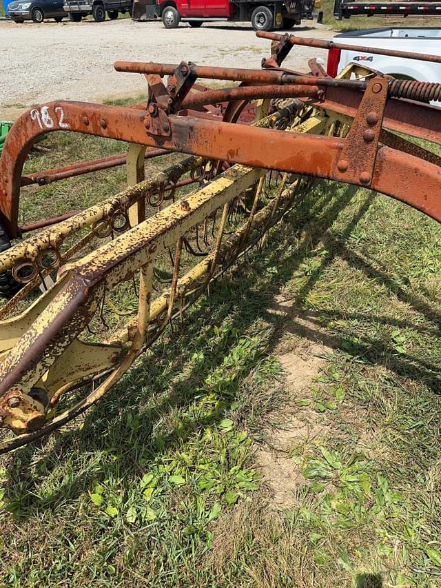 Image of New Holland 256 equipment image 2