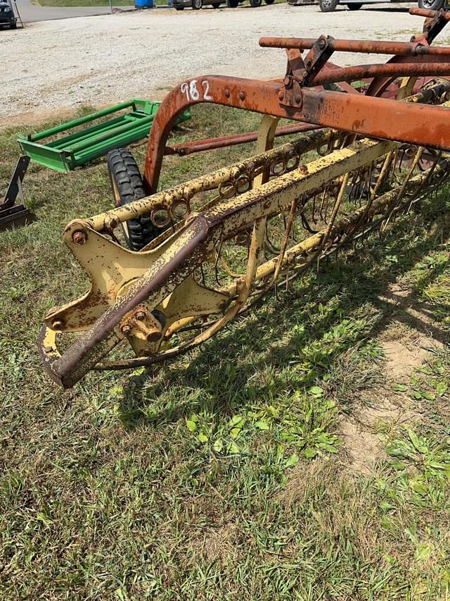 Image of New Holland 256 equipment image 3