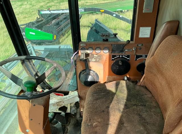 Image of Gleaner L3 equipment image 3