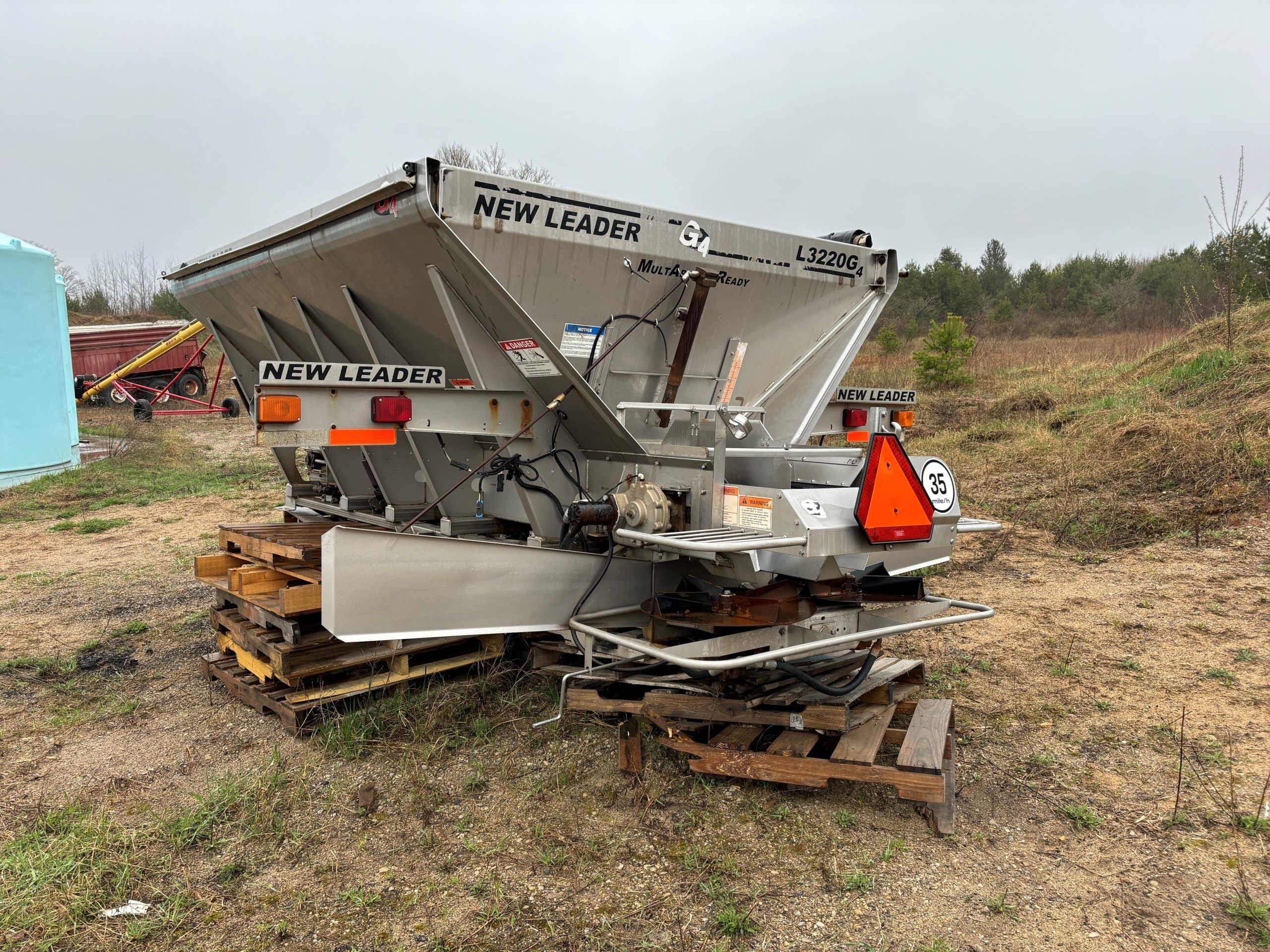 New Leader L3220G4 Equipment Image0