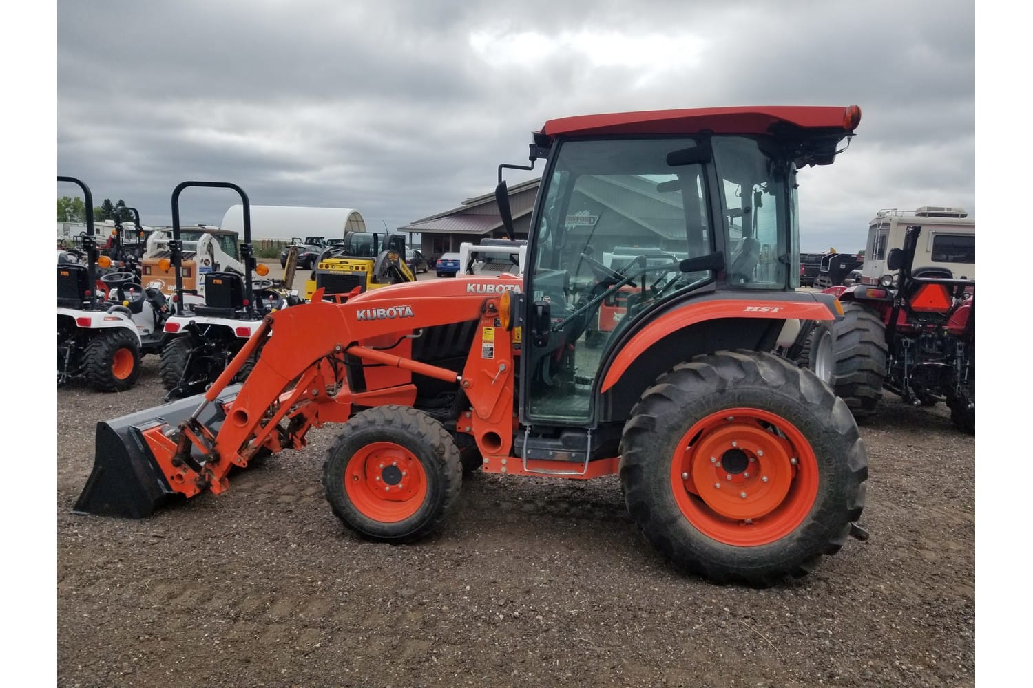 Kubota L3560HSTC Equipment Image0