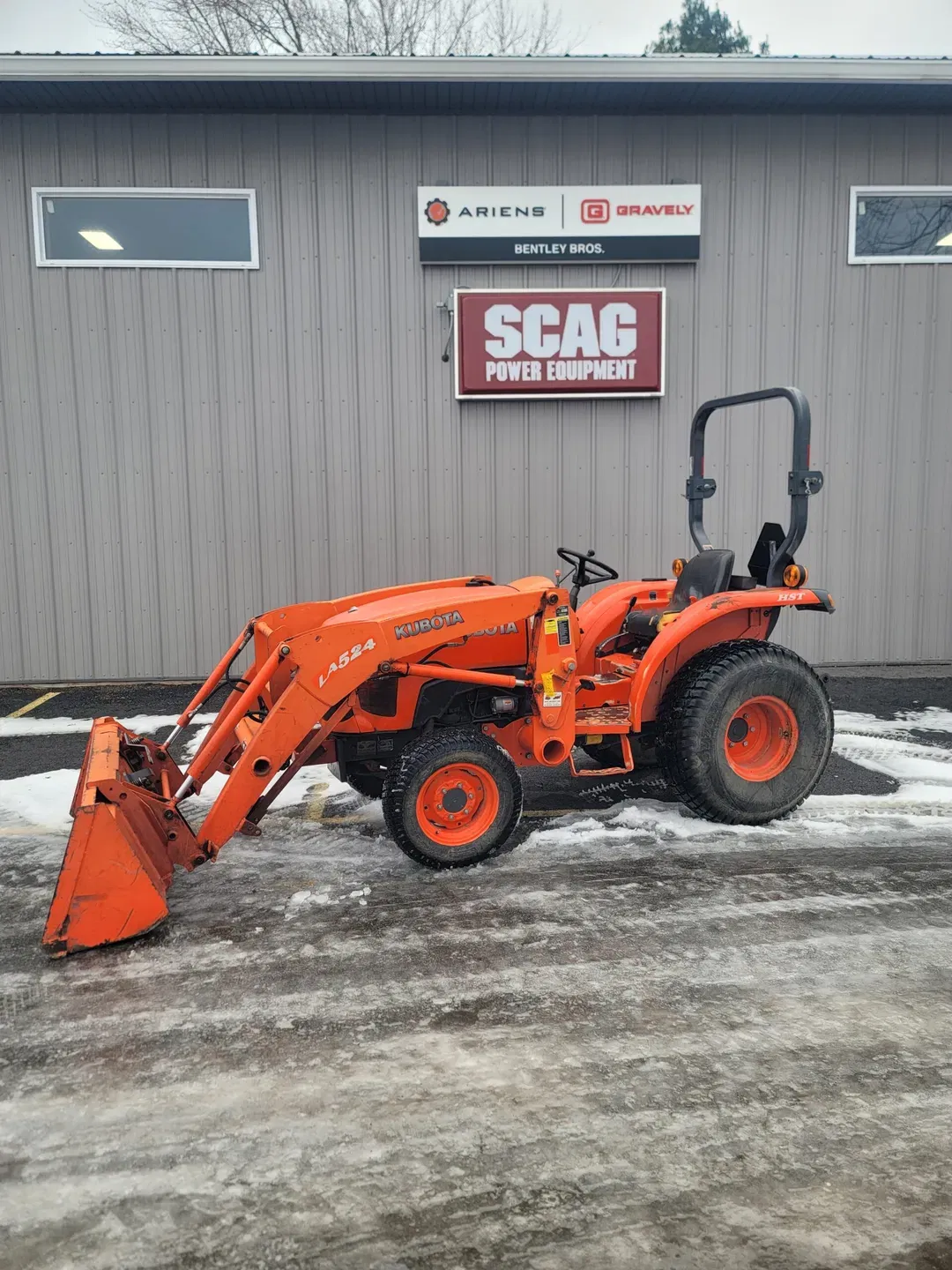 Kubota L3800 Equipment Image0