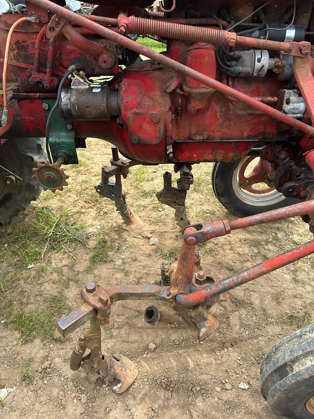 Image of Farmall 100 equipment image 4