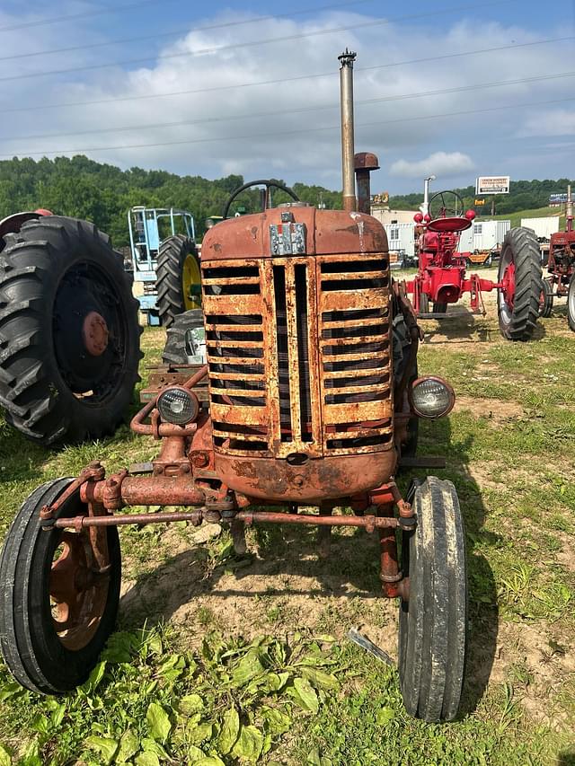 Image of Farmall 130 equipment image 1